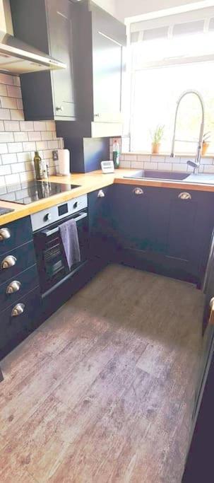 The Wolf'S Den Apartment Patrington Екстериор снимка