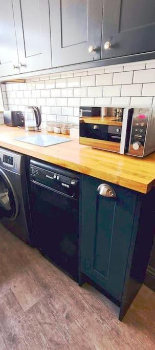 The Wolf'S Den Apartment Patrington Екстериор снимка